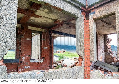 The Ruins Of Lenan Head Fort At The North Coast Of County Donegal, Ireland.
