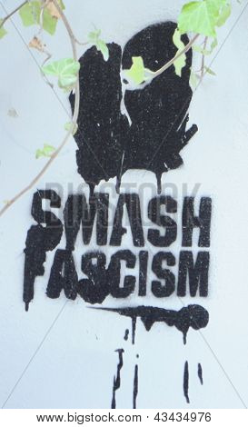 ซาลซ์บูร์ก ออสเตรีย - 11 กันยายน 2012: 'Smash ฟาสซิสต์' เมื่อ 11 กันยายน 2012 ในซาลซ์บูร์ก ออสเตรีย