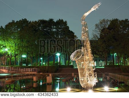 Saxofon In Kitaurawa Park
Saitama Prefecture,urawa District, Japan, Octuber,30, 2011 19:03