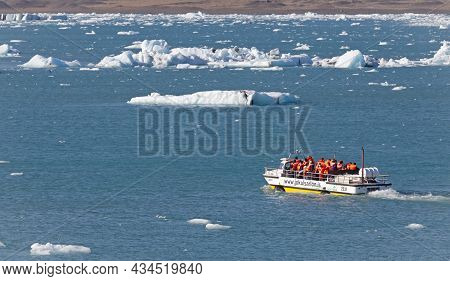 Jokulsarlon, Iceland - July 30, 2021: Jokulsarlon Glacial Lagoon Boat Tour In Iceland. Many People V