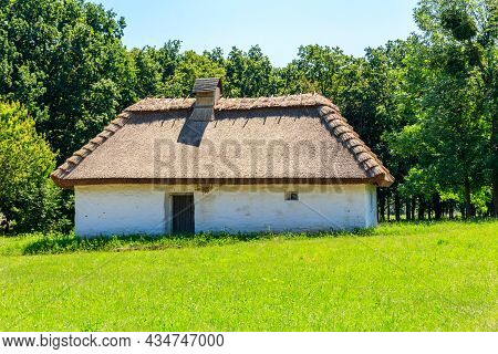 Ancient Traditional Ukrainian Rural House In Pyrohiv (pirogovo) Village Near Kiev, Ukraine