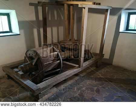 Avram Iancu, Romania - August 17, 2021: Interior Of A Traditional Romanian Peasant House - Avram Ian