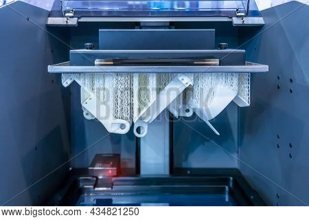 Stereolithography DPL 3d printer create small detail and liquid drips