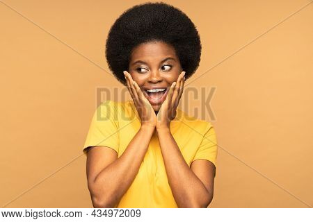 Excited Surprised African Woman Emotional Looking Aside With Open Mouth Screaming From Excitement. Y