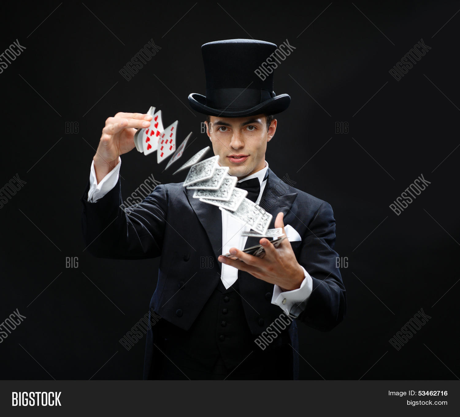Карты для фокусов. Фокусник в цирке. Рука в шляпе фокусника. Шляпа фокусника. Иллюзионист фокусник гипнотизёр.