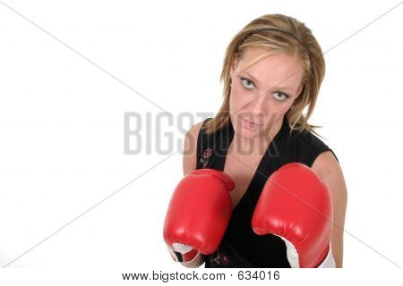 Femme d'affaires belle en gants de boxe 9 b