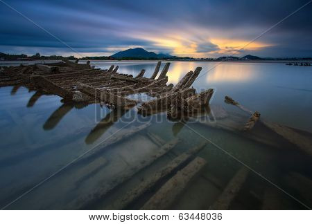 The decaying boat
