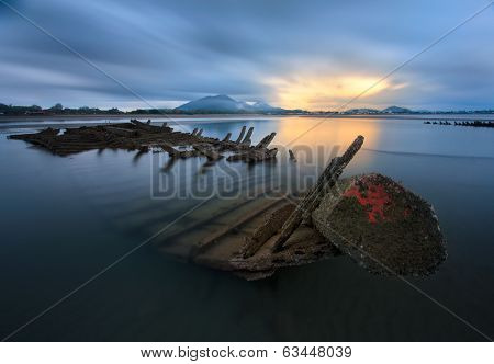 The decaying boat