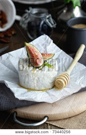 Cheese With Figs And Honey