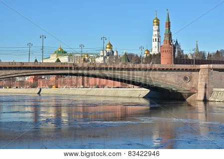 Moskvoretsky Bridge In Front Of The Moscow Kremlin.
