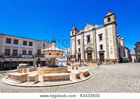 Giraldo Square, Evora