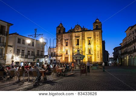 Giraldo Square