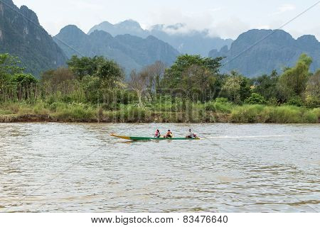 Vang Vieng, Lao P.d.r. - October 24 : Unidentified Tourists Are Rowing Kayak Boats In Song River On