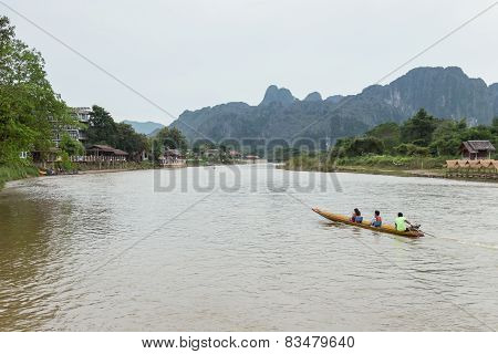 Vang Vieng, Lao P.d.r. - October 24 : Unidentified Tourists Are Rowing Kayak Boats In Song River On