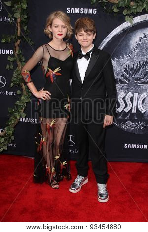 LOS ANGELES - JUN 9:  Ryan Simpkins, Ty Simpkins at the 