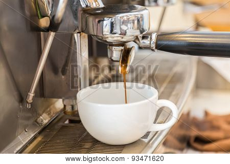 Prepares espresso in coffee shop