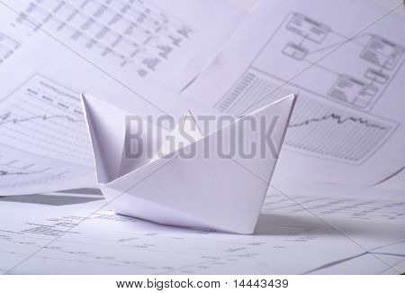 Koncepcja Biznesowa łódź papieru i dokumentów