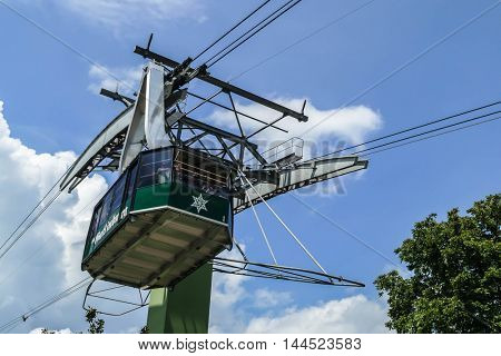 GATLINBURG-AUGUST 8: Aerial Tramway Ober Gatlinburg with tourist in Gatlinburg, Tennessee, USA on August 8, 2016.