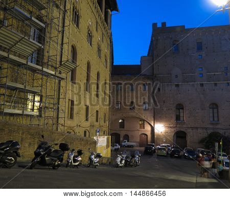 Piazza Del Mercato In Siena