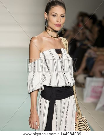 Vix Paula Hermanny- 2017 Funkshion Swim Fashion Week