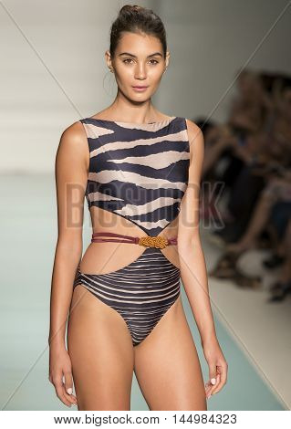 Vix Paula Hermanny- 2017 Funkshion Swim Fashion Week