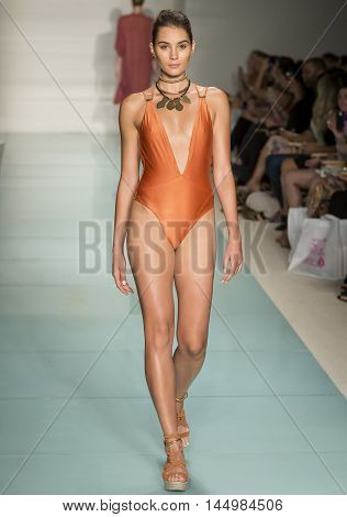 Vix Paula Hermanny- 2017 Funkshion Swim Fashion Week