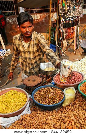Agra, India - November 10: Unidentified Man Sells Popcorn At Kinari Bazaar On November 10, 2014 In A