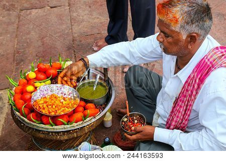 Fatehpur Sikri, India-november 9: Unidentified Man Sells Food In The Courtyard Of Jama Masjid On Nov