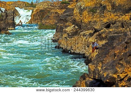 Si Phan Don - Stunning 4000 Islands Beautiful And Crazy River At Champasak Of The Mekong In Laos