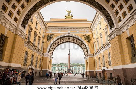 Saint Petersburg, Russia - September 19, 2017: People Walk Through Arka Glavnogo Shtaba To Palace Sq