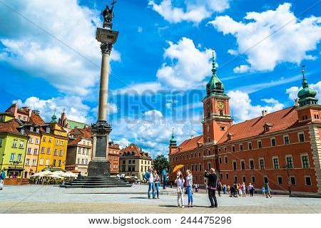 Warsaw, Poland - July 14, 2017: Plac Zamkowy - The Castle Square In Warsaw In Old Town With Royal Pa
