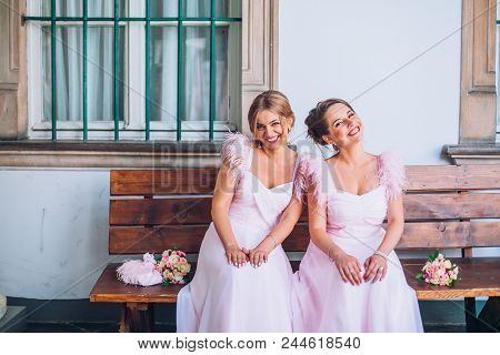 Stylish Bridesmaids Having Fun In Old Square. Rendy Wedding, Same Bridesmaids Dresses. Wedding Day.