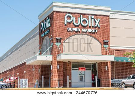 Publix Grocery Store Exterior