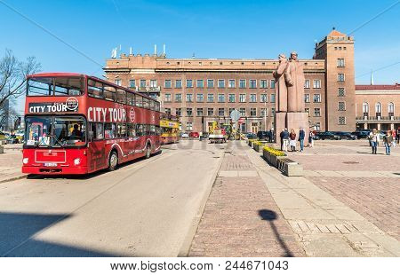 Riga, Latvia - April 30, 2018: Riflemen Square With Monument To Latvian Red Riflemen And City Tour B