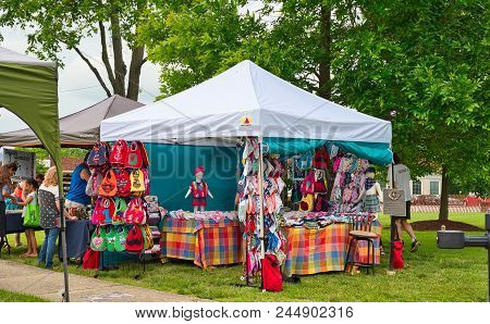 Twinsburg, Oh - June 9, 2018: A Home Goods And Fabrics Craft Booth Sports A Colorful Display At A Ta