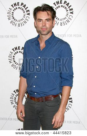 LOS ANGELES - huhti 12: Jason Thompson saapuu yleinen sairaala juhlii 50 vuotta - Paley klo