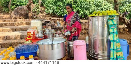 Mahabaleshwar, Maharashtra, India, December 20 2021: Street Vendor Selling Lime Juice And Snacks Mad