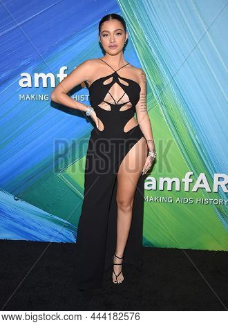 LOS ANGELES - NOV 04: Malu Trevejo arrives for amfAR Gala Los Angeles 2021 on November 4, 2021 in West Hollywood, CA