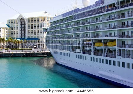 Büyük Cruise Ship