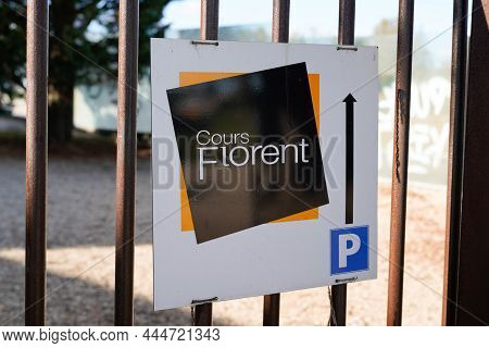 Bordeaux , Aquitaine  France - 01 02 2022 : Cours Florent Logo Brand And Sign Text On Portal Entranc