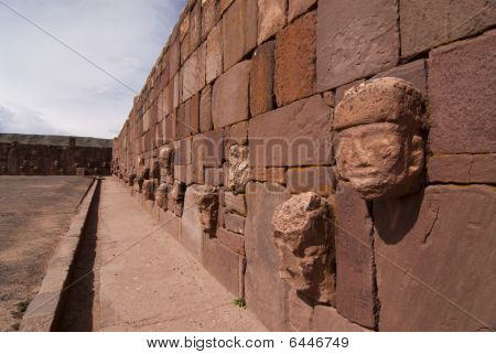 Templo semi-subterráneo en Tiwanaku, Bolivia.