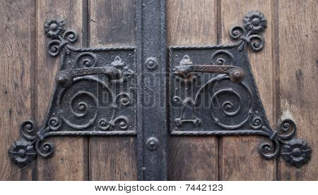Dettaglio maniglia di ferro porta