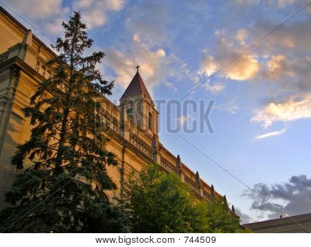 Église au coucher du soleil