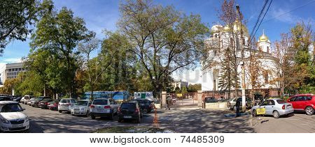 Simferopol, Ukraine - Oct 7, 2014: Central Square With Orthodox Temple Of Aleksander Nevsky And Crim