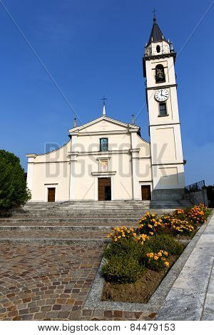 Flower In  The Cadrezzate   Old   Church