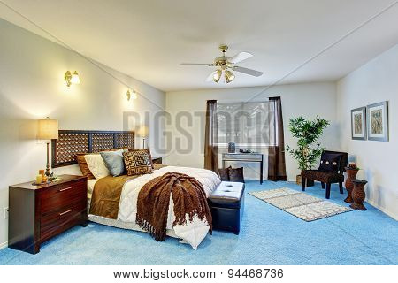 Georgous Master Bedroom With Blue Carpet And White Bedding.