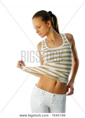 Fiatal divat lány pózol