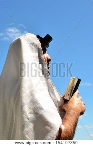 Jewish Man Pray
