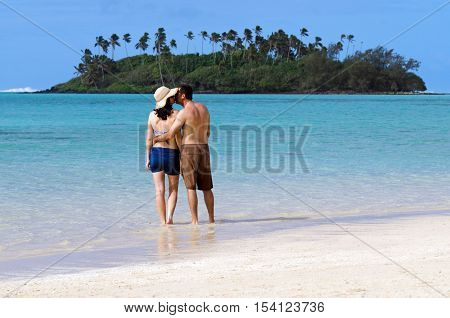 Young Happy Couple On Vacation In Pacific Island