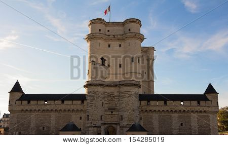 The Vincennes castle was at the heart of the French monarchy until 1682 when Louis XIV chose to settle in Versailles.The keep was used as a prison: Fouquet Marquis de Sade and Mirabeau were held here